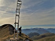 69 Alla Croce di Zorzone (2050 m) con vista in Chignol d'Arale (2068 m)